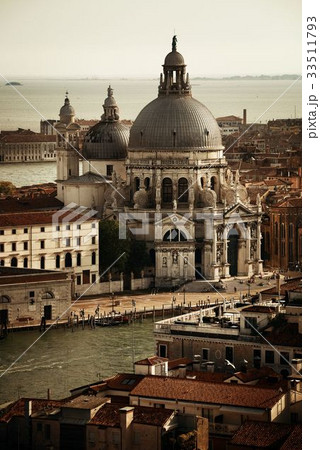 Venice Grand Canal sunrise and boat 33511793