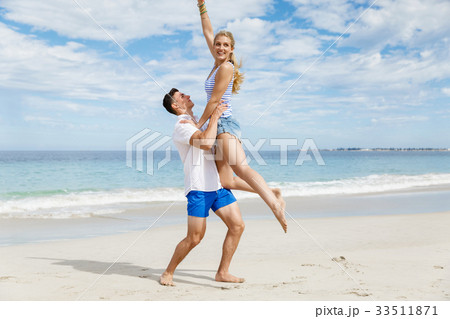 Happy couple jumping on beach vacations Happy couple jumping on beach vacations 33511871