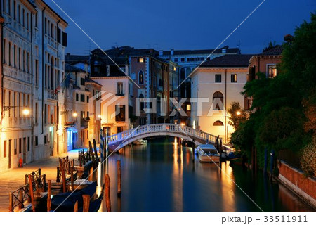 Venice canal night bridge Venice canal night bridge 33511911