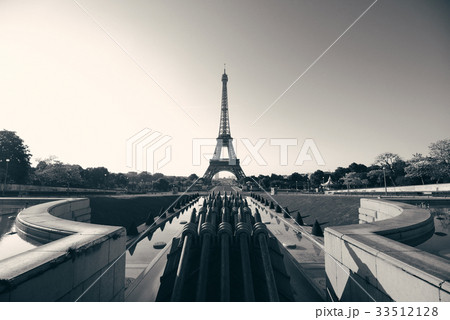 Eiffel Tower Paris 33512128