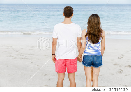 Young couple in love on the beach Young couple in love on the beach 33512139