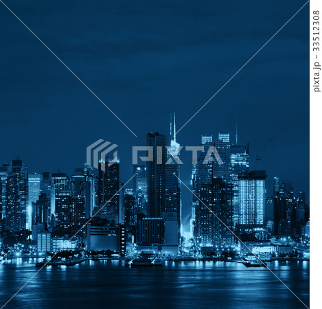 Manhattan midtown skyline at night Manhattan midtown skyline at night 33512308