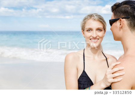 Romantic young couple sitting on the beach Romantic young couple sitting on the beach 33512850