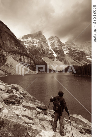 Moraine Lake 33513059