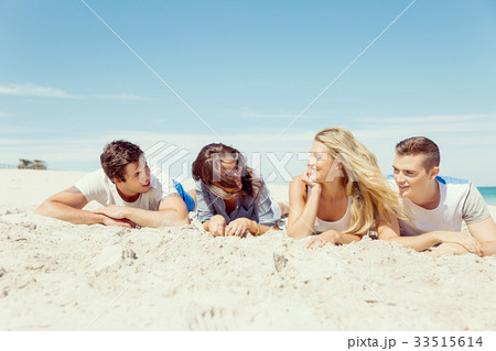Company of young people on the beach 33515614