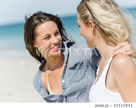 Picture women on the beach Picture women on the beach 33515833