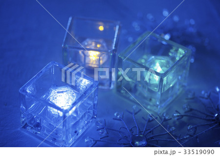 光る氷の写真素材