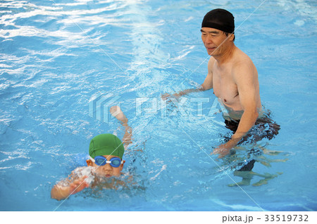 水泳指導と子供 33519732