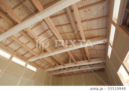 建築中の木造家屋内 建築中の木造家屋内 33519946
