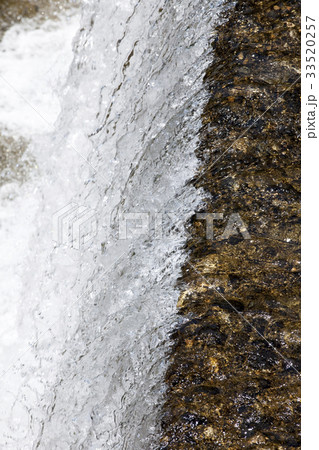 流れ落ちる水 33520257