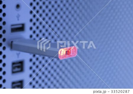 コピー中のUSBメモリー 33520287