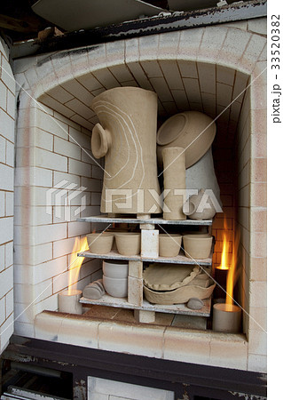 ガス窯と陶芸作品の写真素材 [33520382] - PIXTA