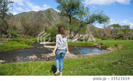 Hiking woman walking alone in beautiful landscape 33521634