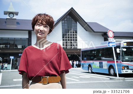 女性　旅行　鎌倉　ショートトリップ　散策　散歩　一人旅 33521706