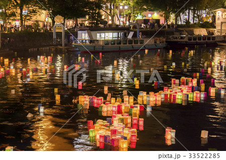 灯籠流し/広島 8月6日 原爆記念日 灯籠流し/広島 8月6日 原爆記念日 33522285