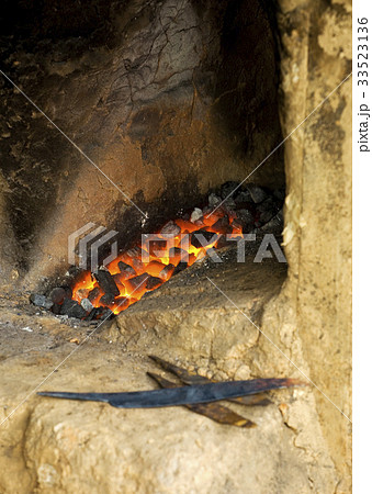 鍛冶屋 熱 熱さ 33523136