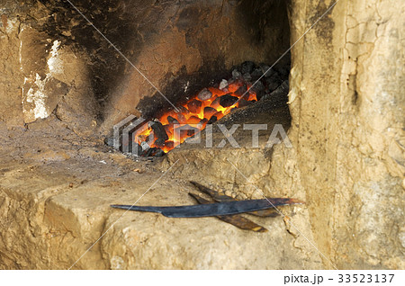 鍛冶屋 熱 熱さ 33523137