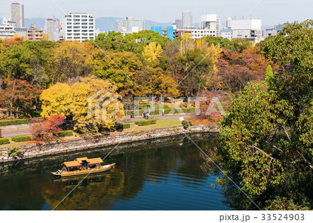 Tourist boat at Osaka castle 33524903