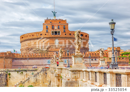 The Tiber River, Ponte Sant'Angelo Bridge 33525054