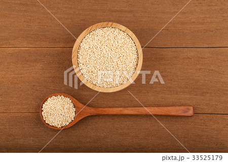 quinoa in wooden bowl 33525179