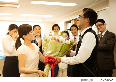 ビジネス ビジネスマン 男性 定年 退職 定年退職 ビジネス ビジネスマン 男性 定年 退職 定年退職 33525652