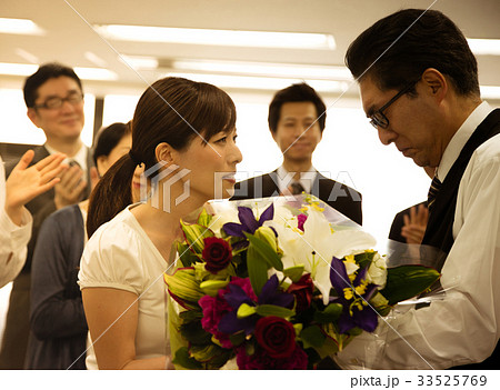 ビジネス ビジネスマン 男性 定年 退職 定年退職 ビジネス ビジネスマン 男性 定年 退職 定年退職 33525769