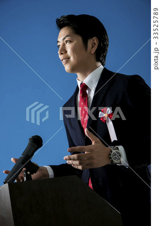 政治家 演説 男性 政治家 演説 男性 33525789