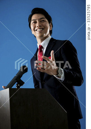 政治家　演説　男性 33525795