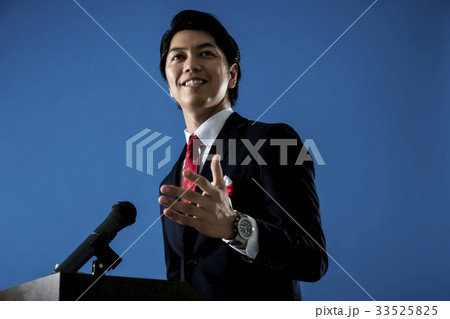 政治家 演説 男性 政治家 演説 男性 33525825