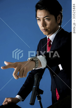政治家 演説 男性 政治家 演説 男性 33525884