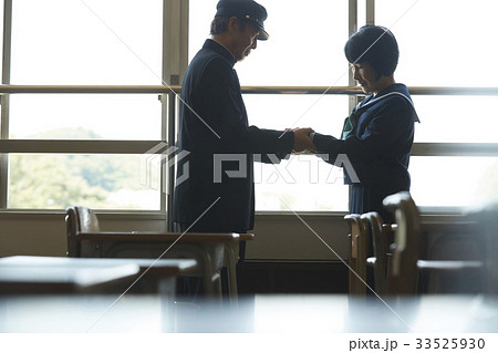 シニア　学生時代　思い出イメージ 33525930