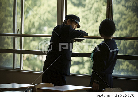 シニア　学生時代　思い出イメージ 33525970