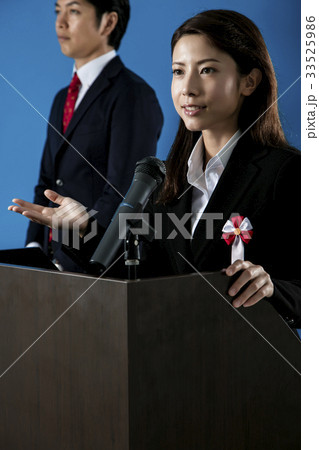 政治家 演説 女性 政治家 演説 女性 33525986