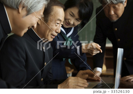 シニア　生涯学習イメージ 33526130