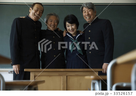 シニア 同窓生たち シニア 同窓生たち 33526157