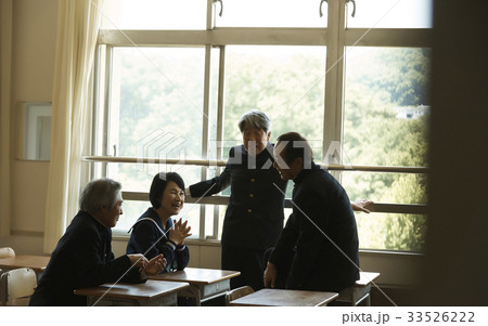 シニア 学生時代 思い出イメージ シニア 学生時代 思い出イメージ 33526222