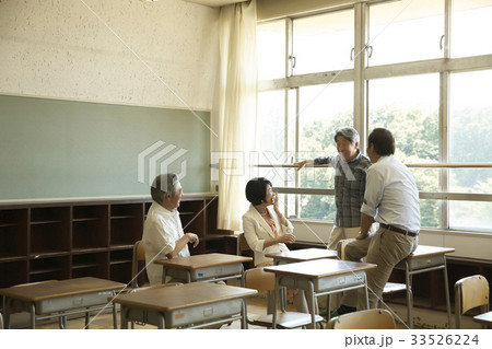 シニア 母校訪問 シニア 母校訪問 33526224