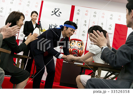 選挙 当選 政治家 男性 選挙事務所 後援 選挙 当選 政治家 男性 選挙事務所 後援 33526358