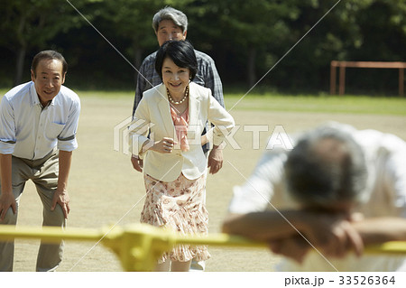 母校で遊ぶシニア 母校で遊ぶシニア 33526364