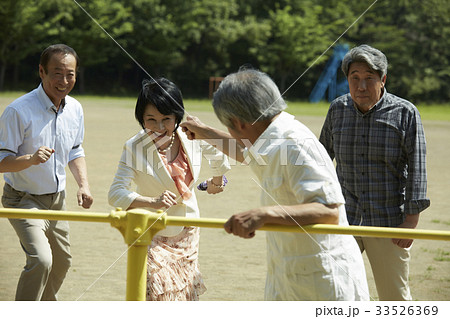 母校で遊ぶシニア 母校で遊ぶシニア 33526369