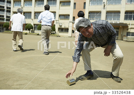 母校で遊ぶシニア 母校で遊ぶシニア 33526438