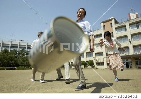 母校で遊ぶシニア 母校で遊ぶシニア 33526453