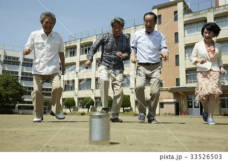 母校で遊ぶシニア 母校で遊ぶシニア 33526503