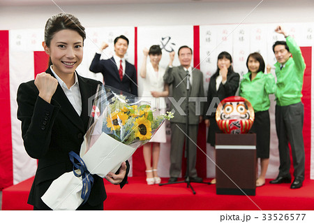 選挙 当選 政治家 女性 選挙事務所 選挙活動 ポートレート 選挙 当選 政治家 女性 選挙事務所 選挙活動 ポートレート 33526577