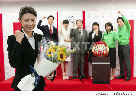 選挙 当選 政治家 女性 選挙事務所 選挙活動 ポートレート 選挙 当選 政治家 女性 選挙事務所 選挙活動 ポートレート 33526579
