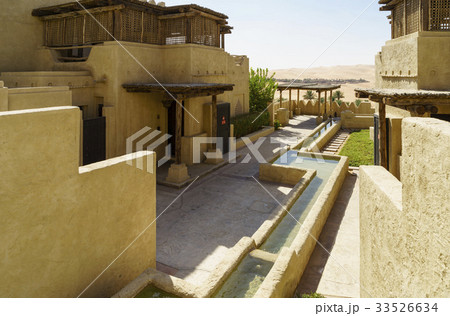 建築 砂漠 木の写真素材