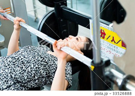 若い女性、ジム、フィットネス 33526888