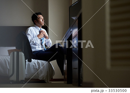 出張中のビジネスマン 33530500
