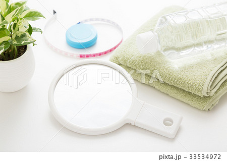 タオルと手鏡 33534972