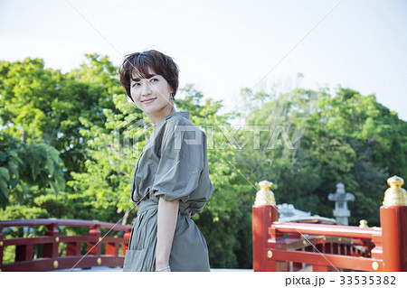 女性　旅行　鎌倉　ショートトリップ　散策　散歩　一人旅 33535382